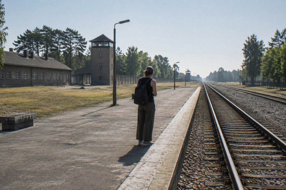 Station platform in Oranienburg with a sign and empty track under a clear sky