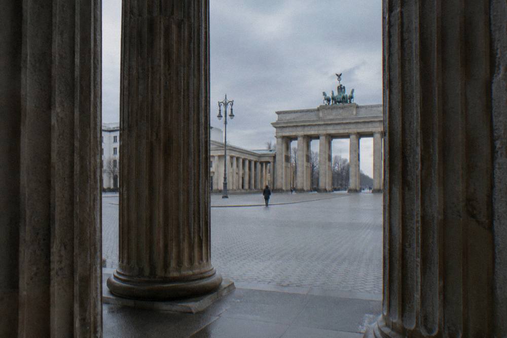 The Brandenburg Gate seen from Pariser Platz with open pavement in front